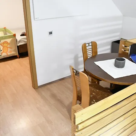 Holiday home Pocitniska Hisa Rema *